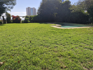 PATIO Y PISCINA