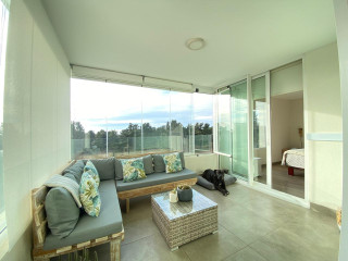 TERRAZA CERRADA CON VISTA LIBRE
